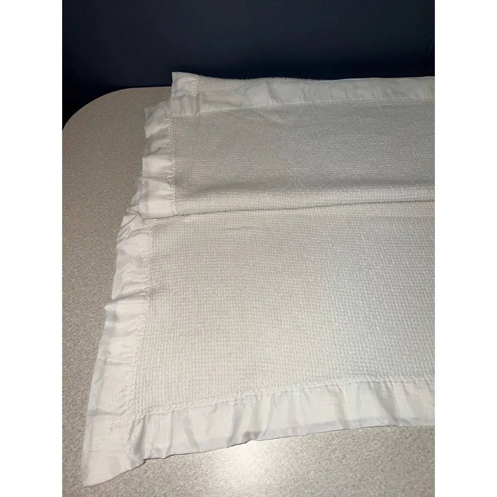 Vtg White Acrylic Thermal Waffle Weave Baby Blanket Satin Nylon Trim  36